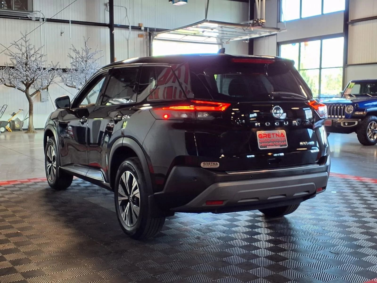 Used 2021 Nissan Rogue SV AWD/4WD image 4