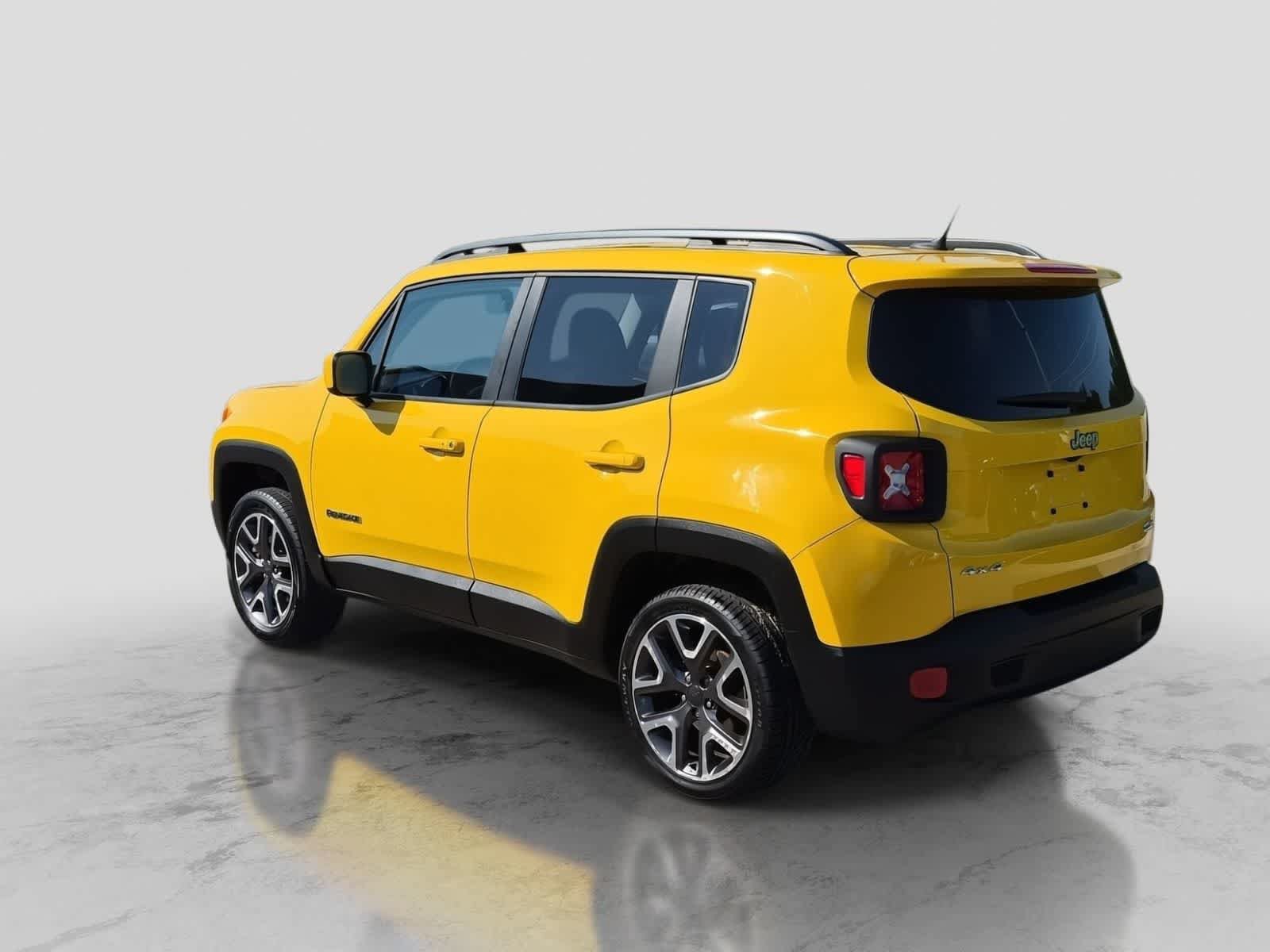 Used 2016 Jeep Renegade Latitude w/ Safety & Security Group AWD/4WD image 6
