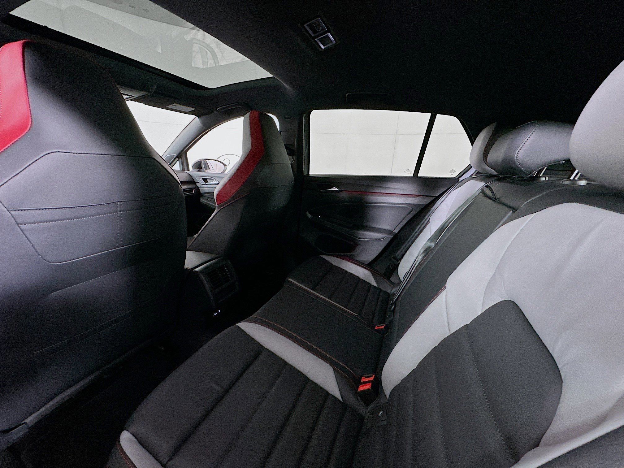 Used 2024 Volkswagen GTI SE image 24