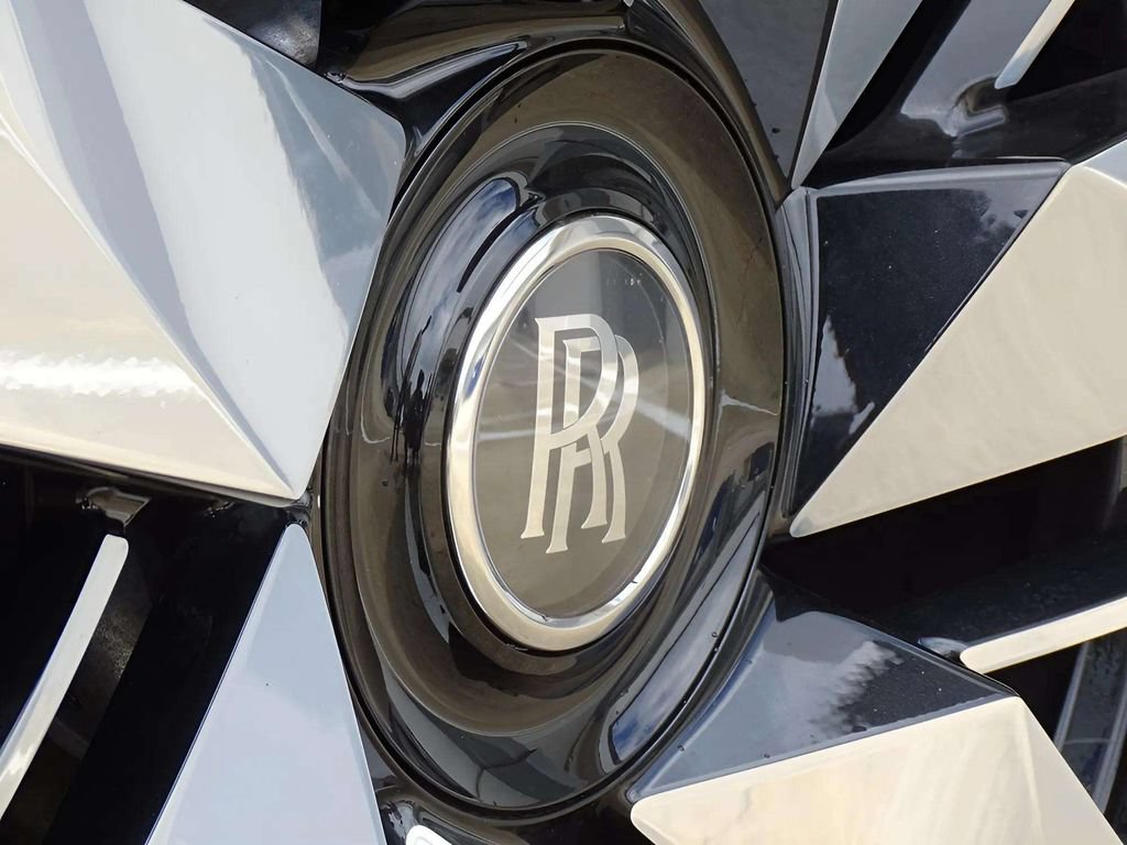 Certified 2025 Rolls-Royce Cullinan AWD/4WD image 27