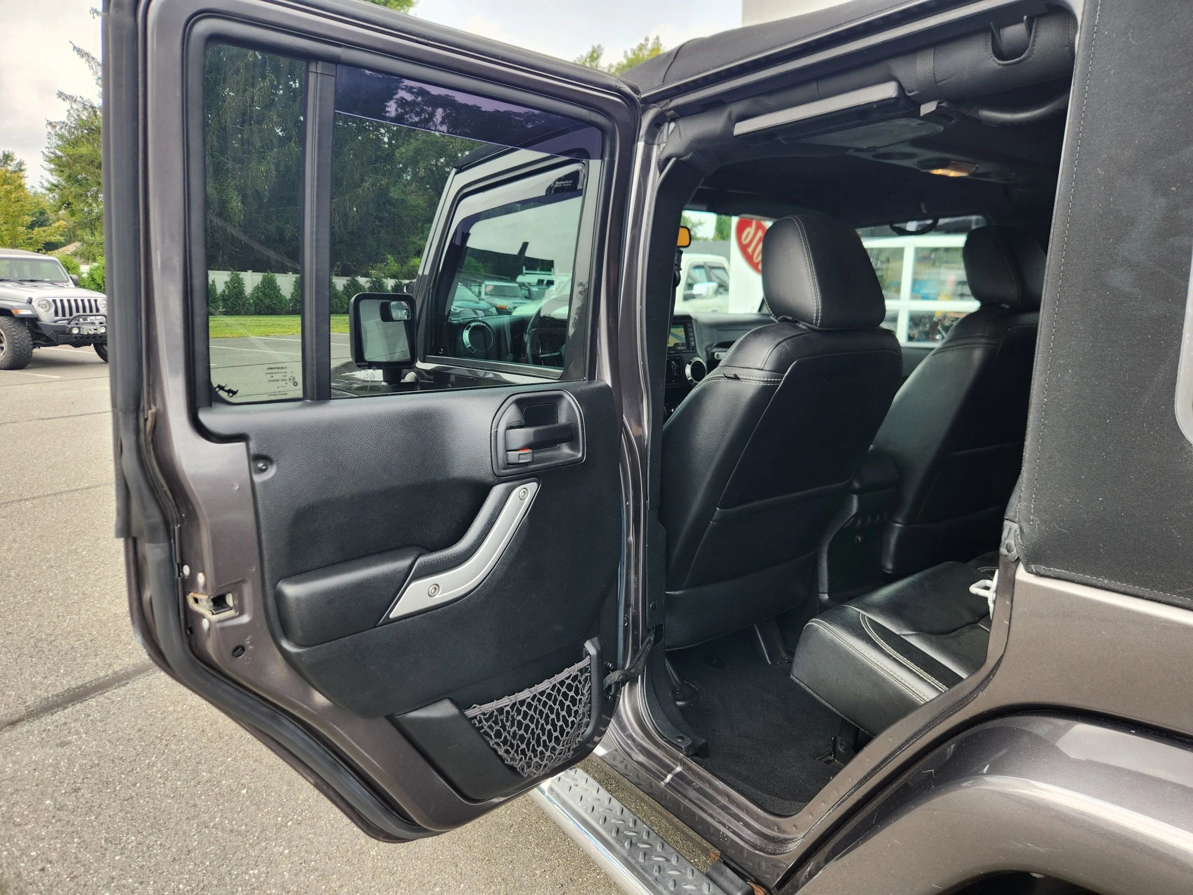 Used 2016 Jeep Wrangler Unlimited Sahara w/ Dual Top Group image 28
