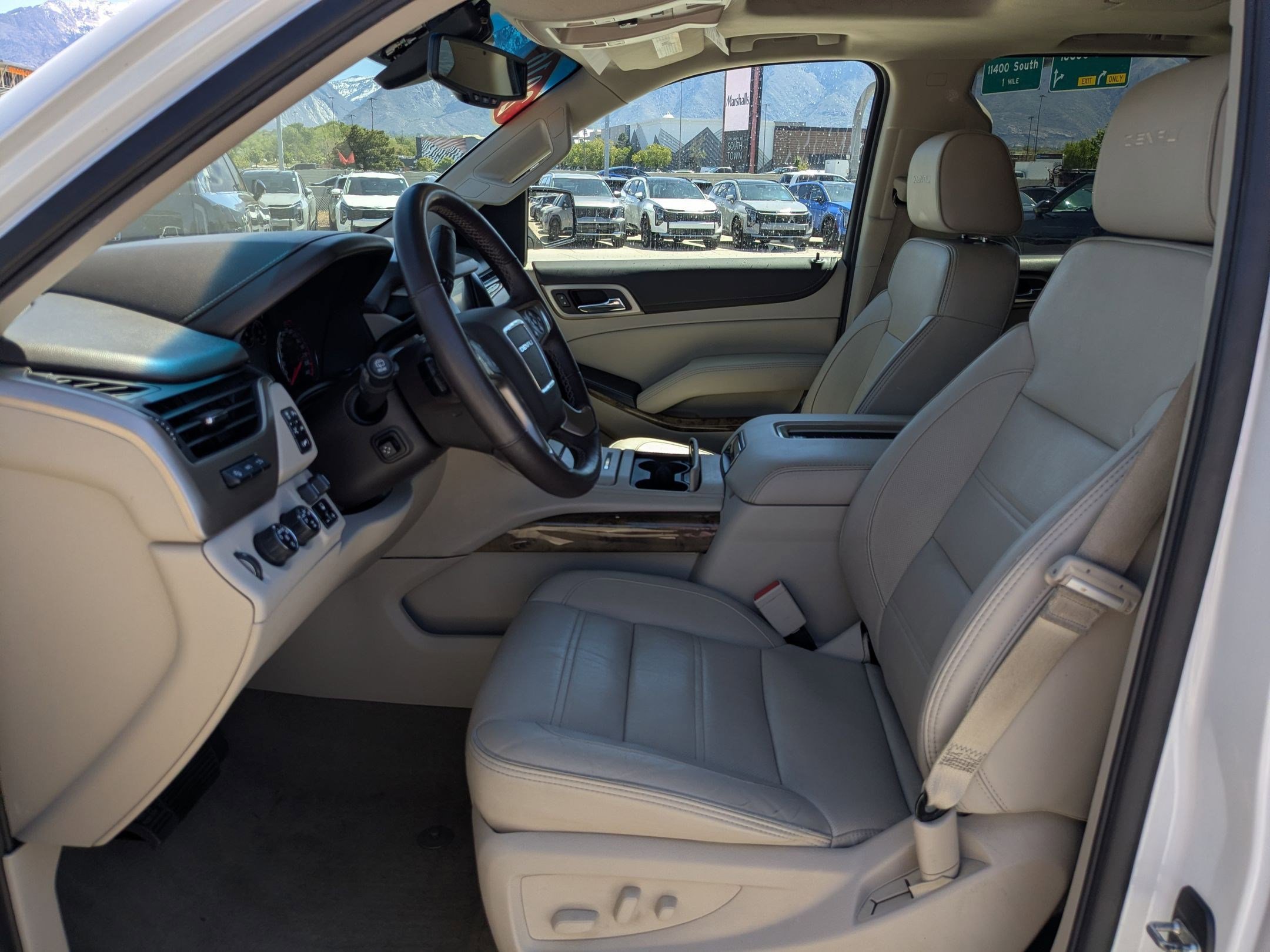 Used 2016 GMC Yukon XL Denali w/ Open Road Package AWD/4WD image 24