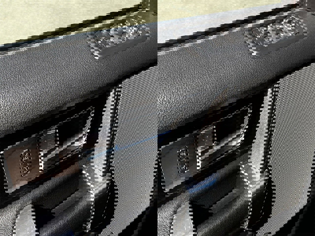 Used 2016 Land Rover LR4 HSE image 21