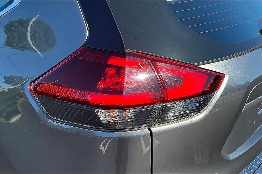 Used 2018 Nissan Rogue S AWD/4WD image 20