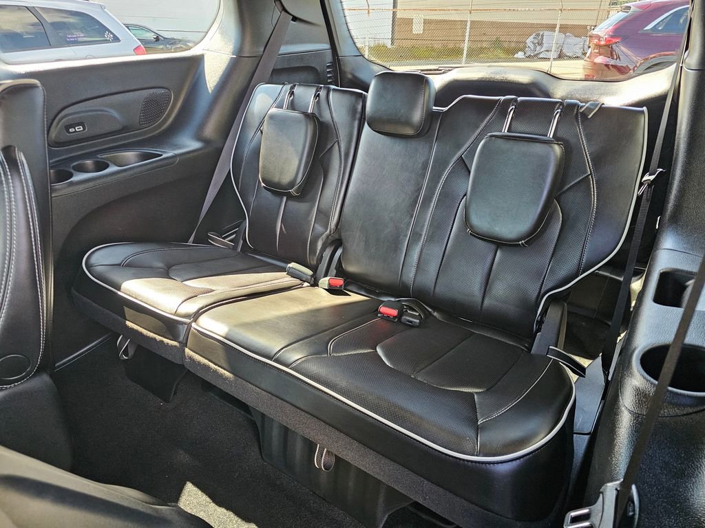 Used 2023 Chrysler Pacifica Limited w/ S Appearance Package FWD image 15
