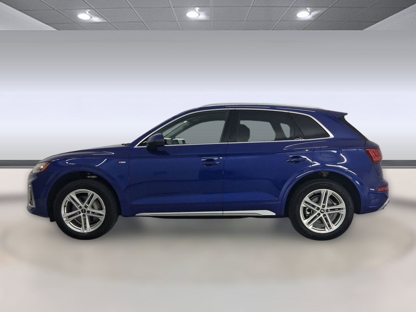 Used 2024 Audi Q5 e Premium Plus w/ Premium Plus Package image 2
