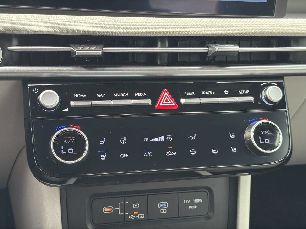 Used 2025 Hyundai Tucson Limited FWD image 25