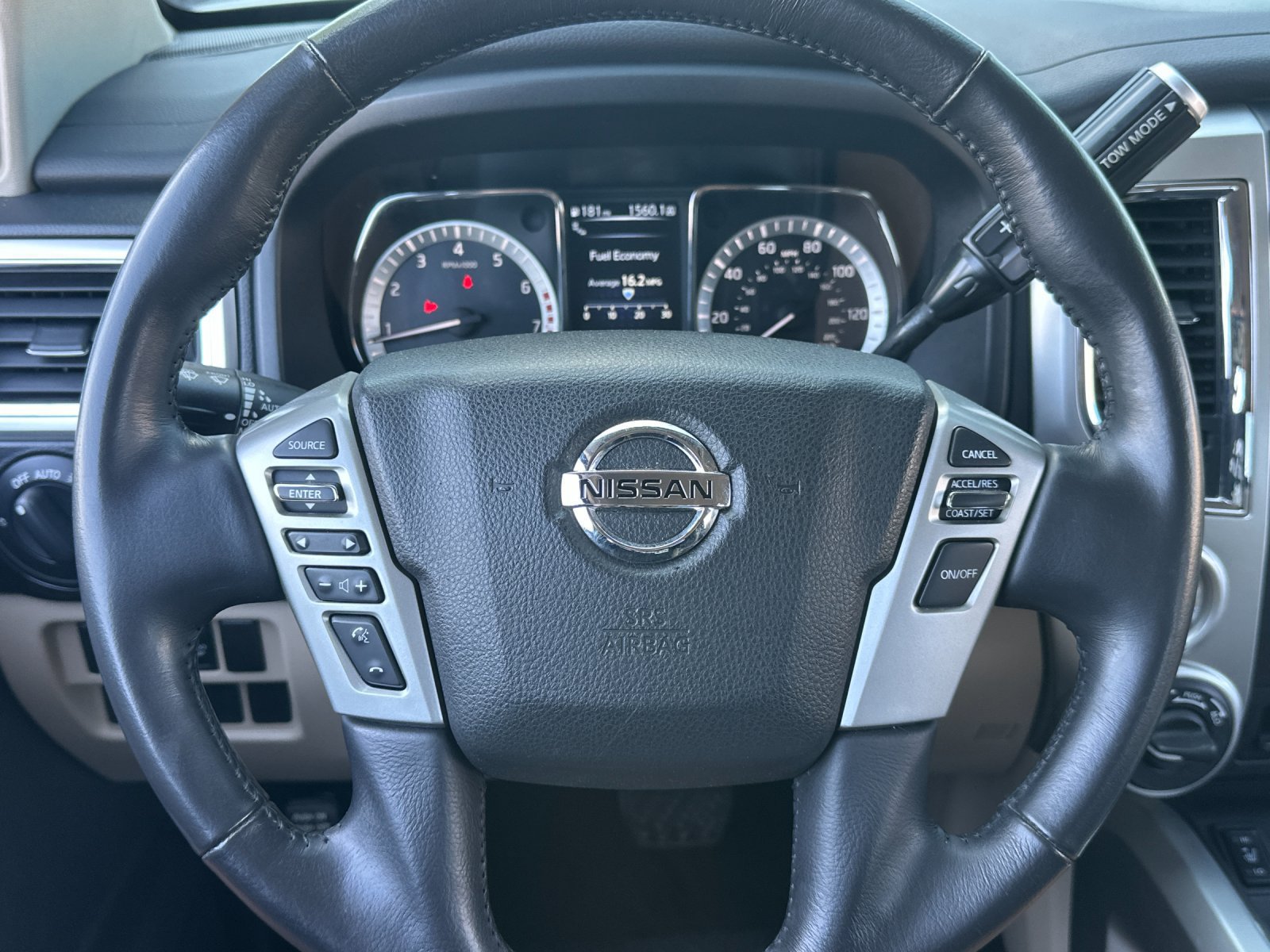 Used 2018 Nissan Titan SV w/ SV Convenience Package AWD/4WD image 23