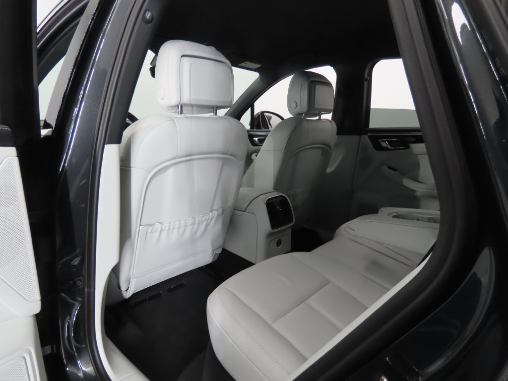Certified 2023 Porsche Macan S AWD/4WD image 43