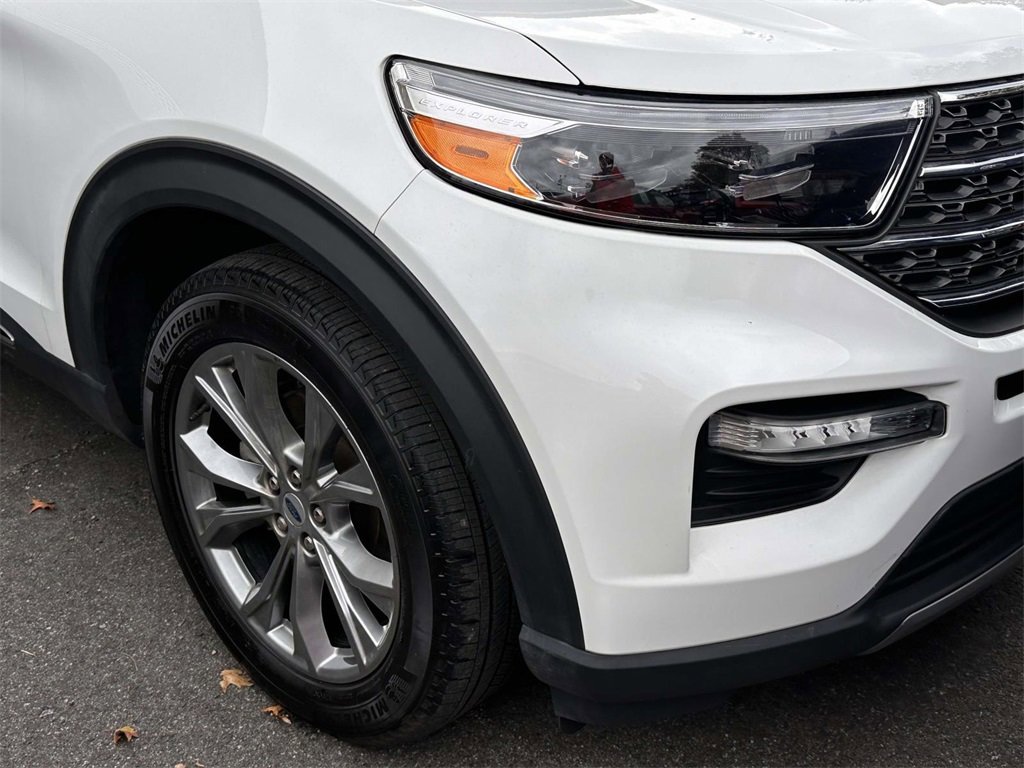 Used 2022 Ford Explorer XLT w/ Equipment Group 202A image 5