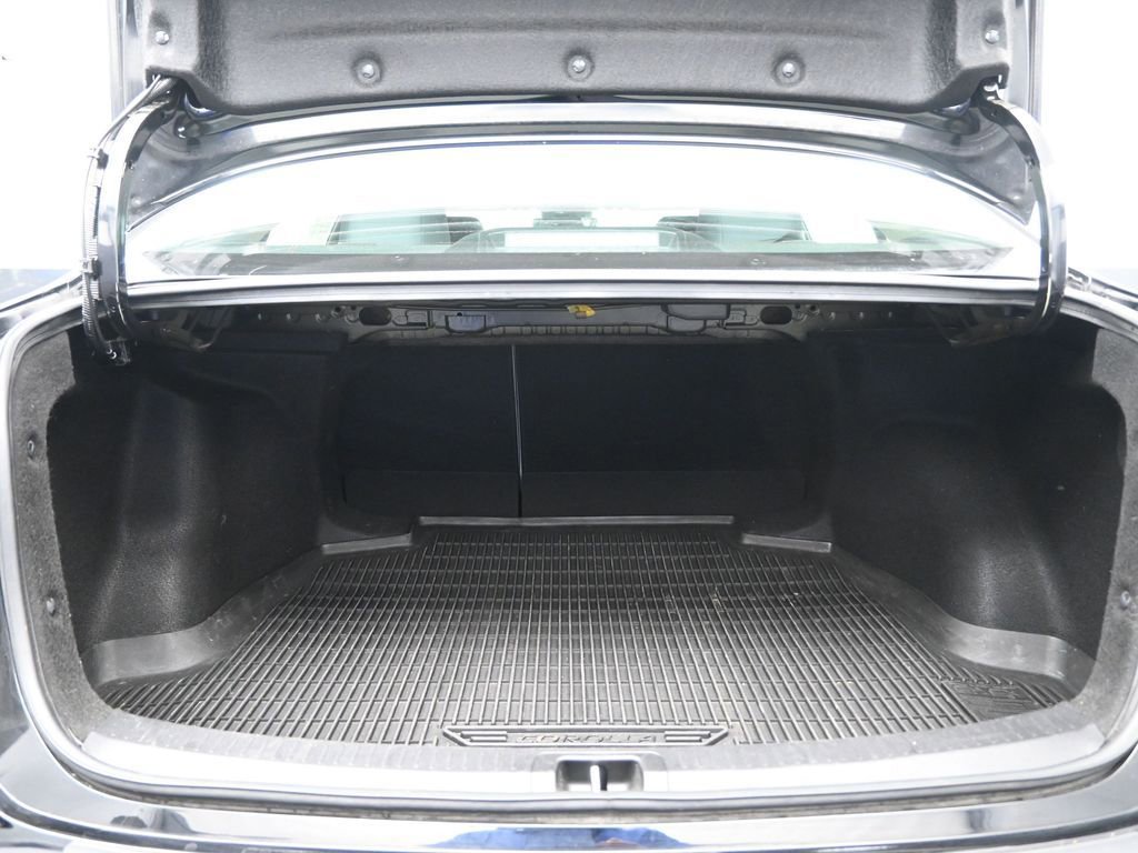Used 2024 Toyota Corolla LE image 30