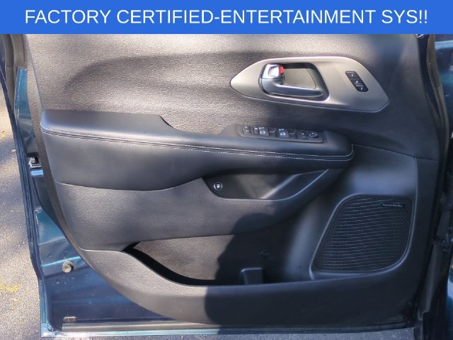 Certified 2023 Chrysler Pacifica Limited w/ Uconnect Theater Family Group FWD image 12