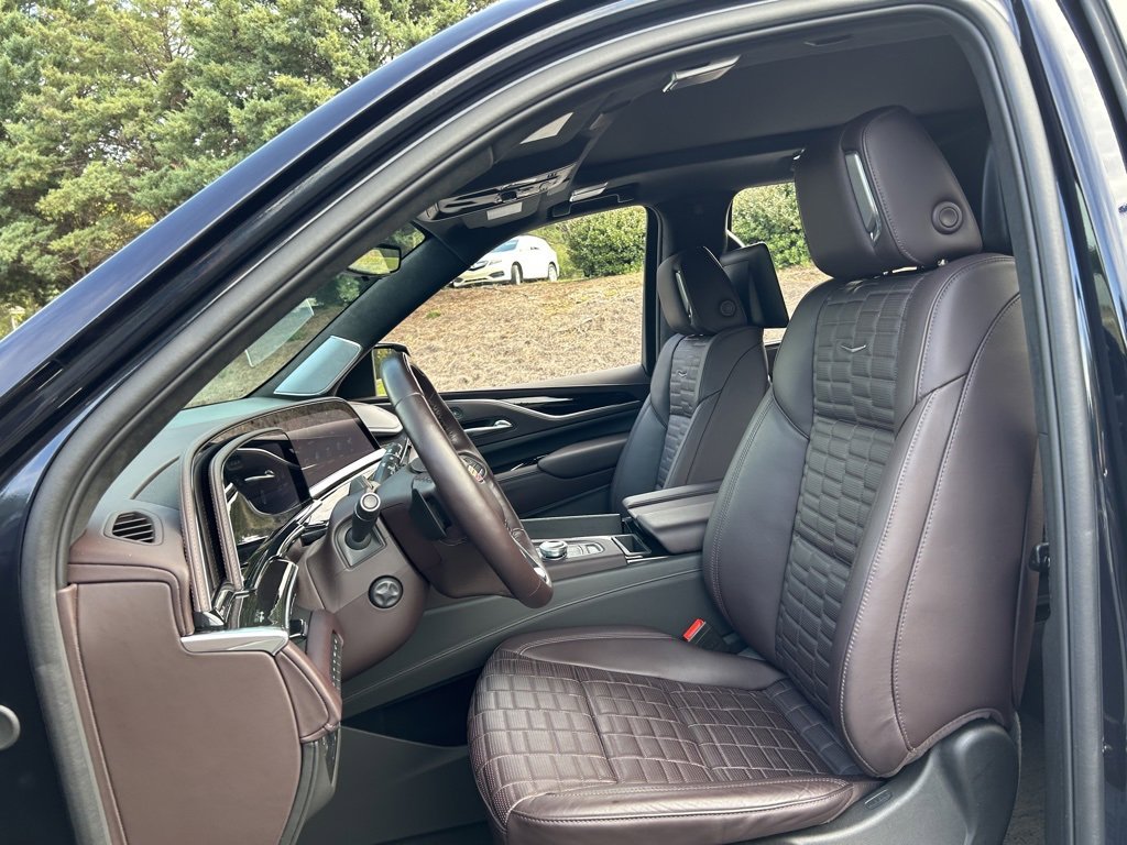 Used 2024 Cadillac Escalade Sport Platinum w/ Heavy-Duty Trailer Package image 39