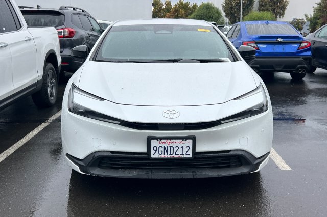Used 2023 Toyota Prius LE FWD image 3