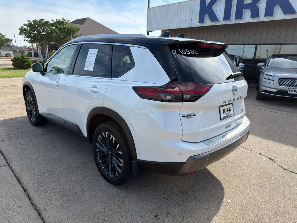 Used 2025 Nissan Rogue SL w/ Tech Package FWD image 3