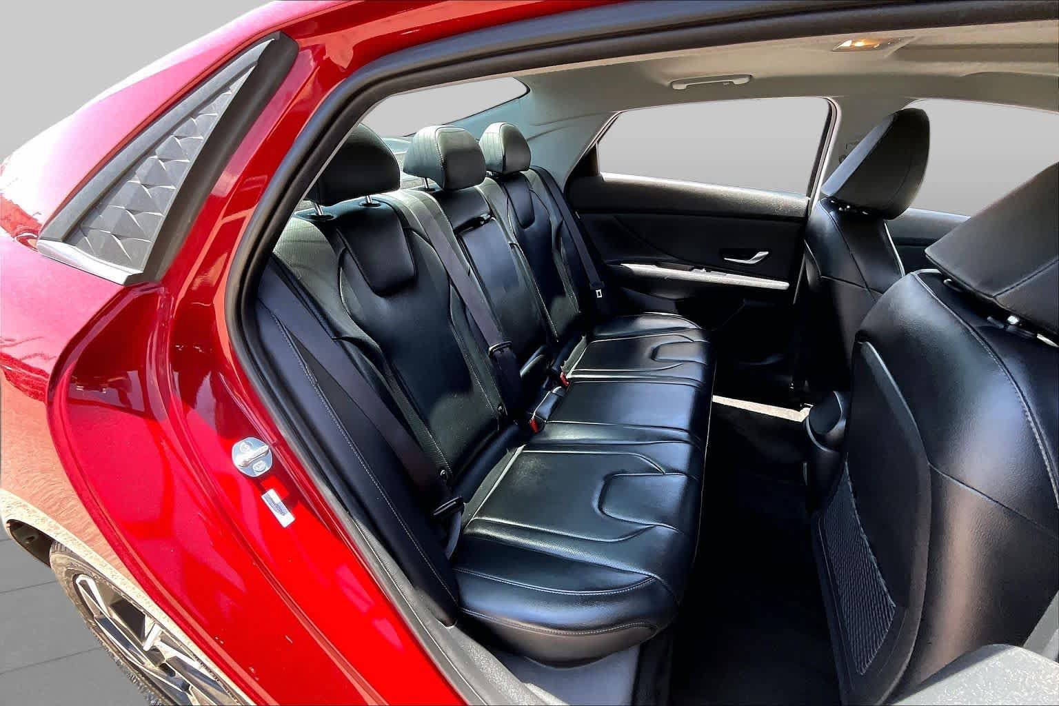 Used 2025 Hyundai Elantra Limited FWD image 19