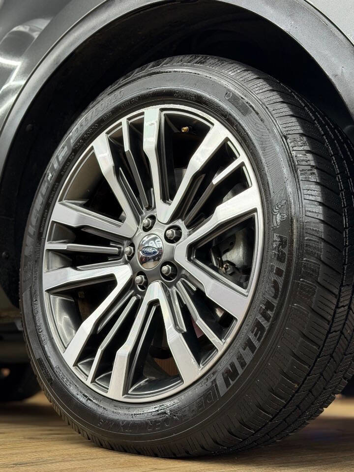 Used 2016 Ford Explorer Platinum image 19