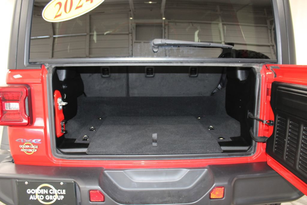 Used 2024 Jeep Wrangler Unlimited Rubicon 4xe image 33