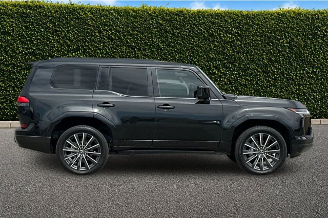 Used 2024 Lexus GX 550 w/ Accessory Package (Z1) AWD/4WD image 3