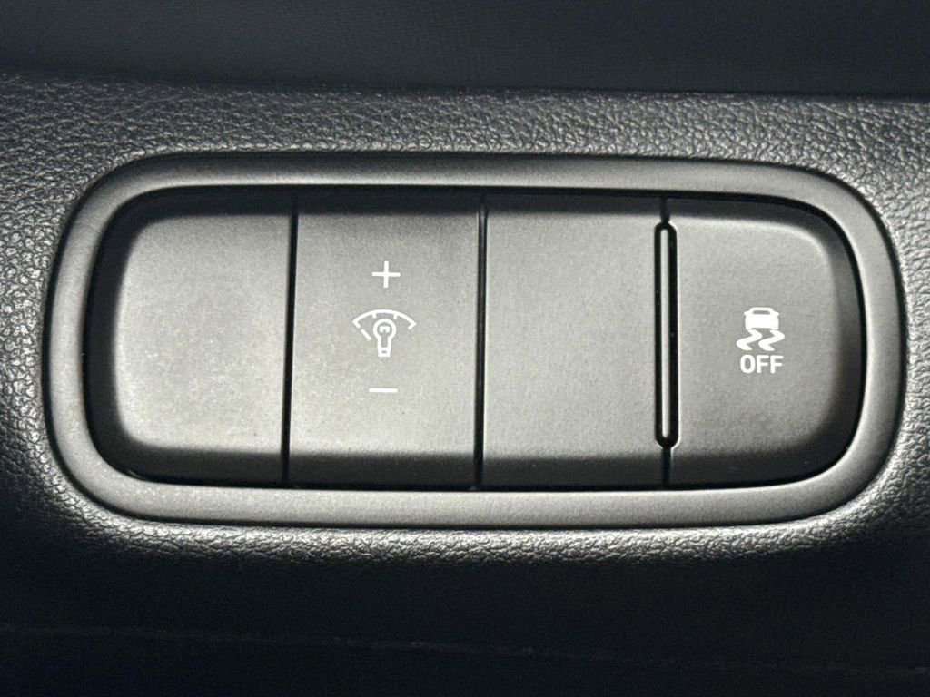 Used 2026 Hyundai Venue SEL FWD image 14