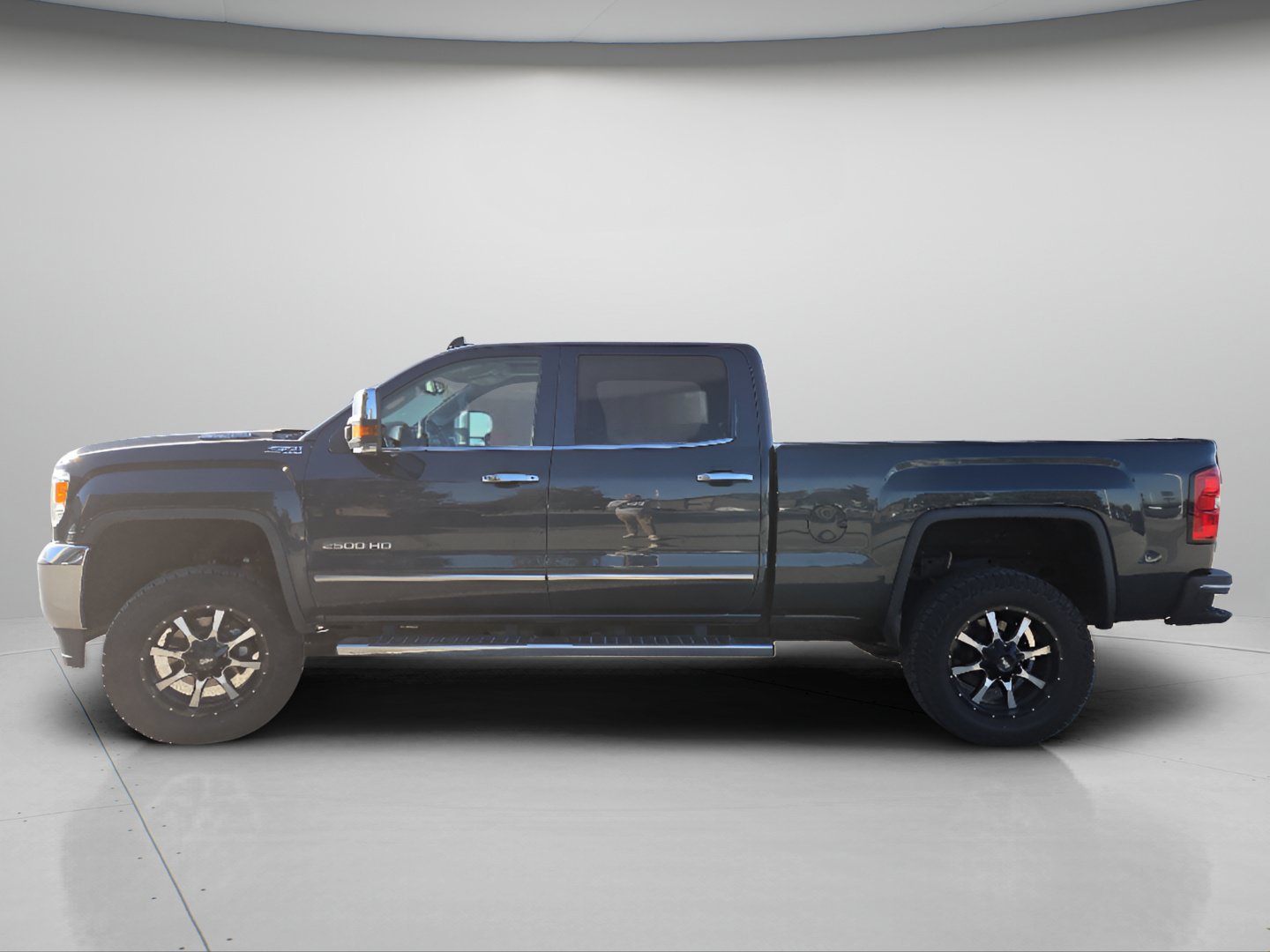 Used 2017 GMC Sierra 2500 SLT w/ Duramax Plus Package AWD/4WD image 20
