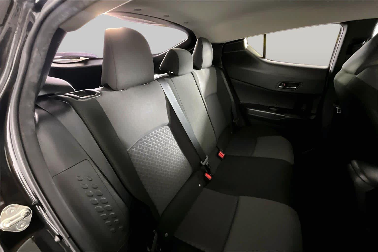 Used 2020 Toyota C-HR LE FWD image 19