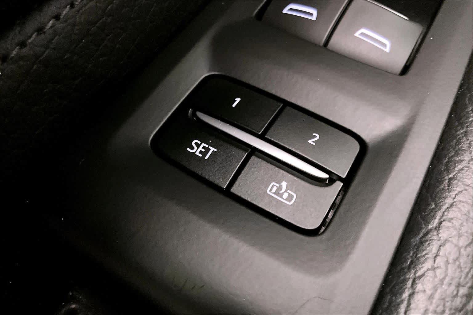 Used 2023 GMC Yukon Denali RWD image 34
