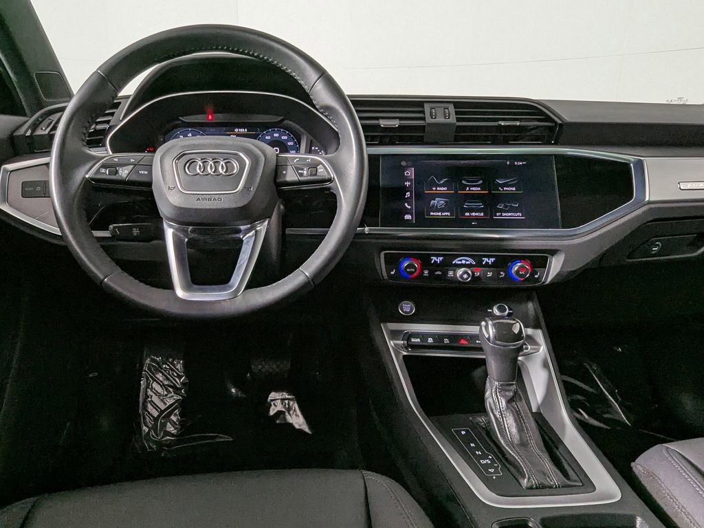 Used 2020 Audi Q3 2.0T Premium w/ Convenience Package image 17