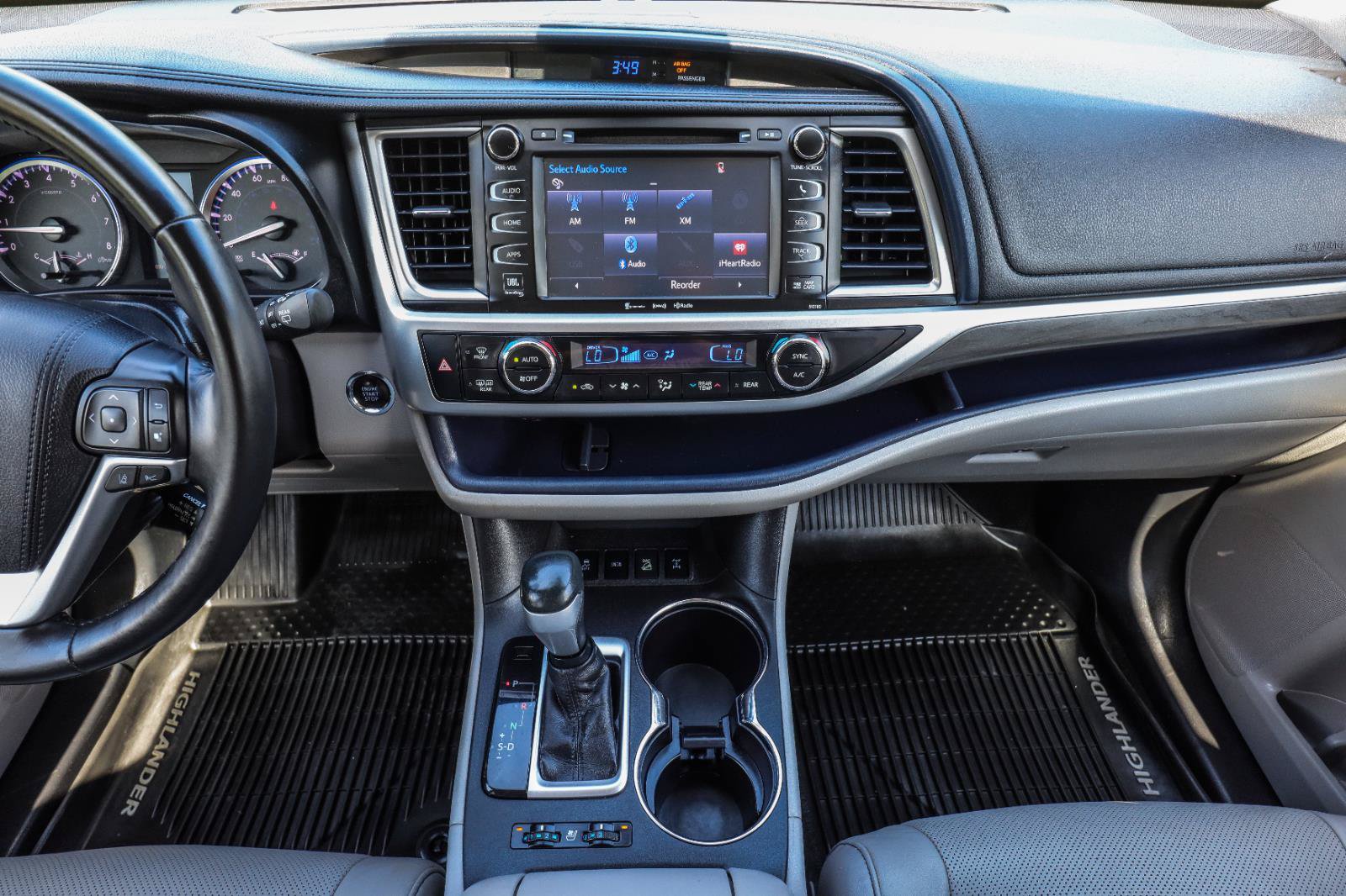 Used 2017 Toyota Highlander Limited AWD/4WD image 31