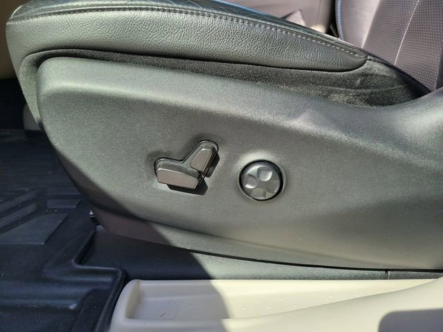 Used 2021 Chrysler Pacifica Touring-L w/ Premium & Safety Sphere Group FWD image 16