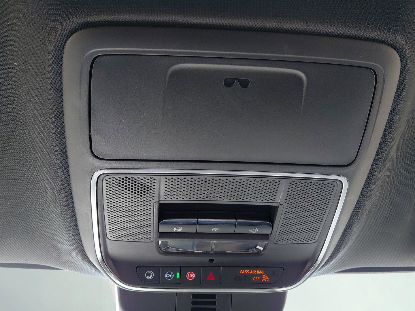 Used 2024 Chevrolet Traverse RS image 32