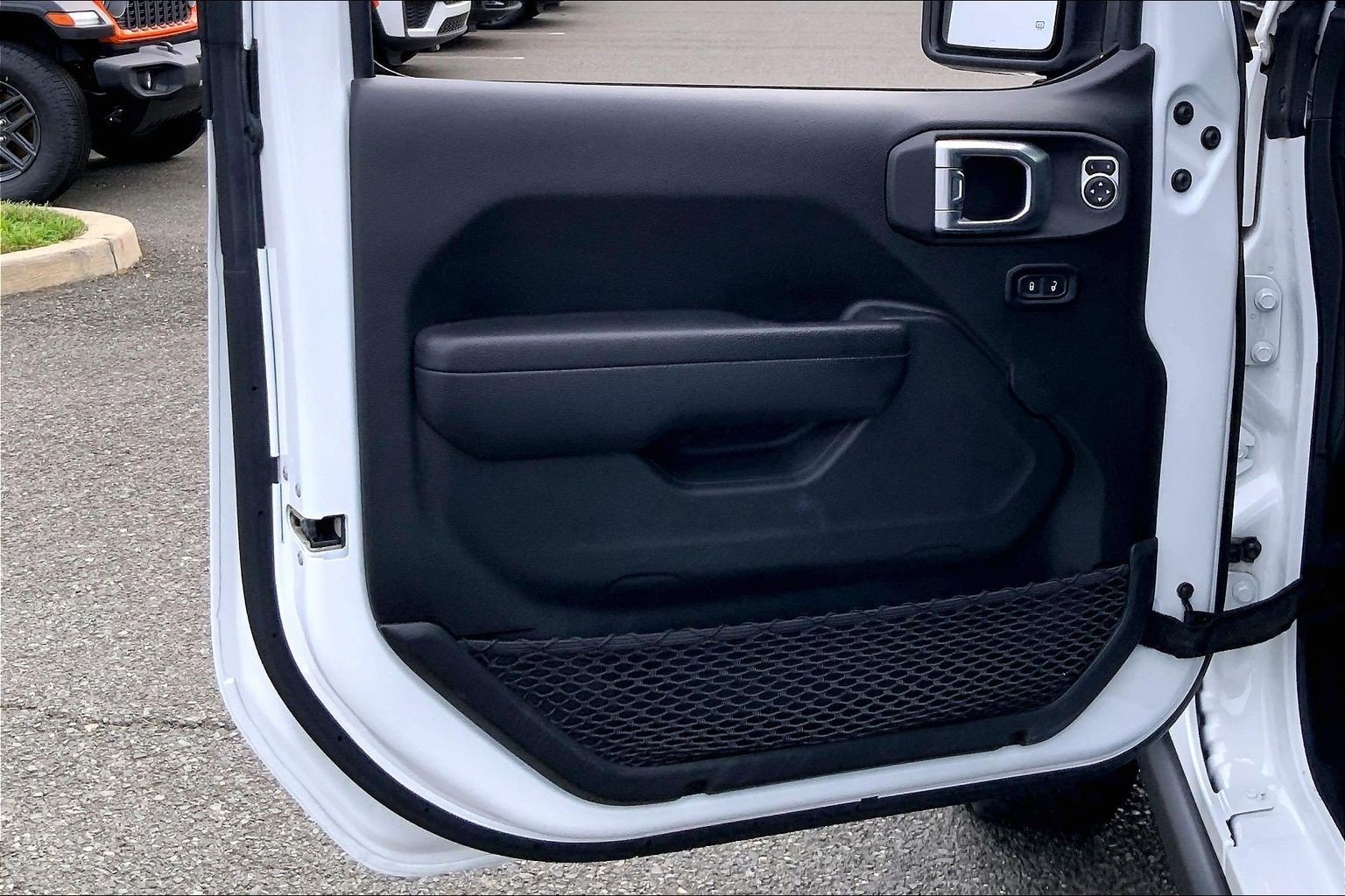 Certified 2023 Jeep Gladiator Overland AWD/4WD image 19