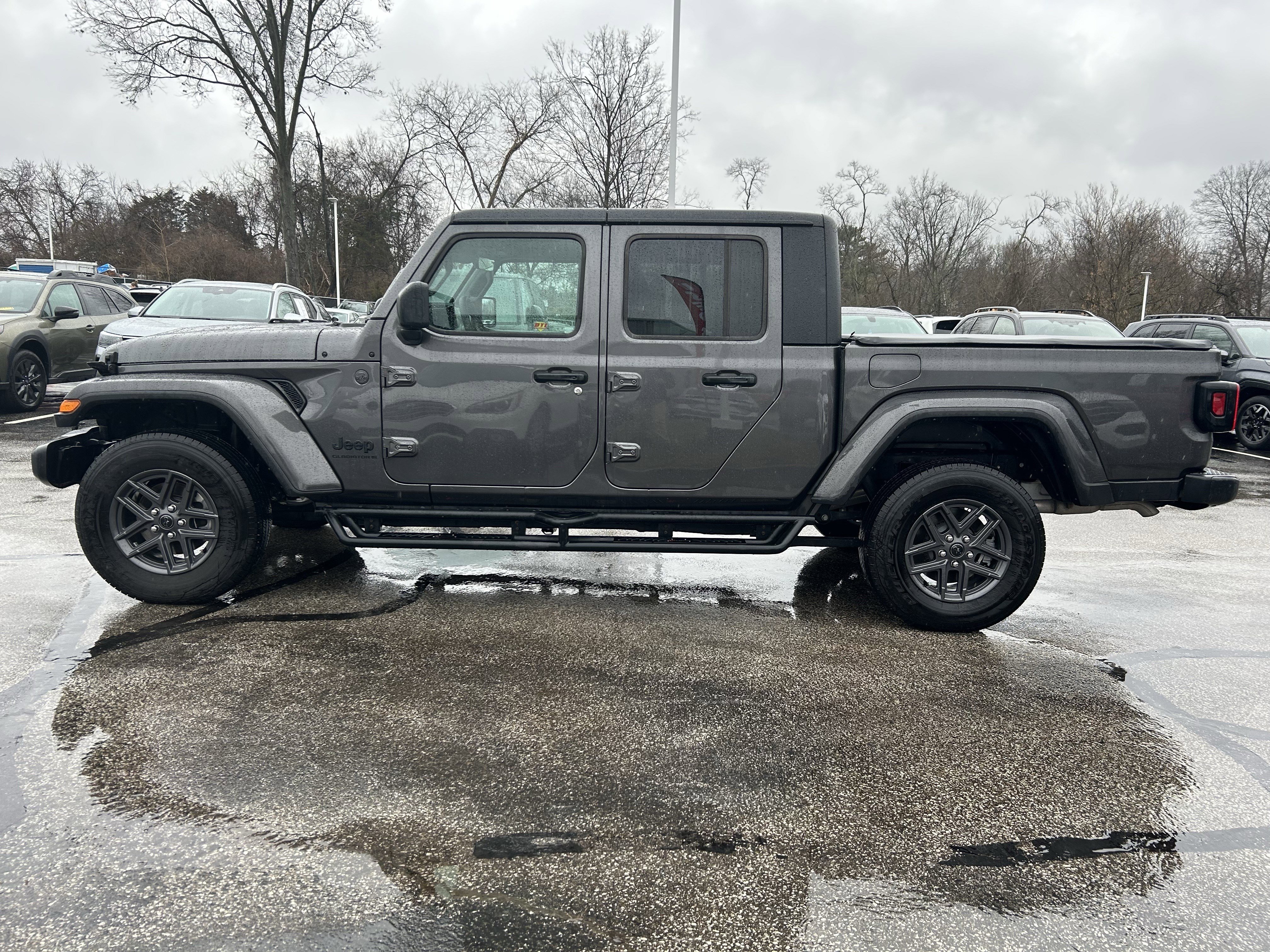 Used 2024 Jeep Gladiator Sport image 4