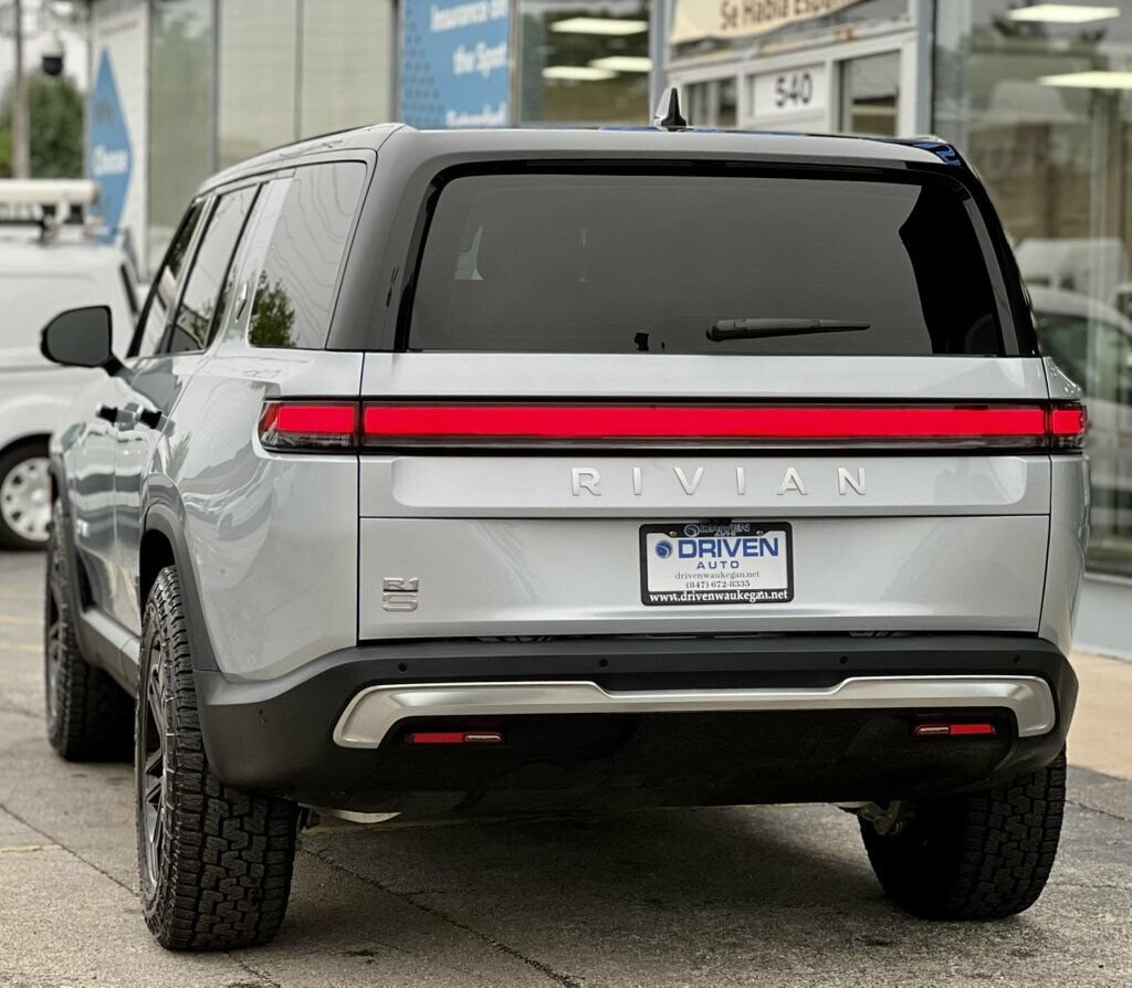 Used 2024 Rivian R1S Adventure Dual AWD/4WD image 3