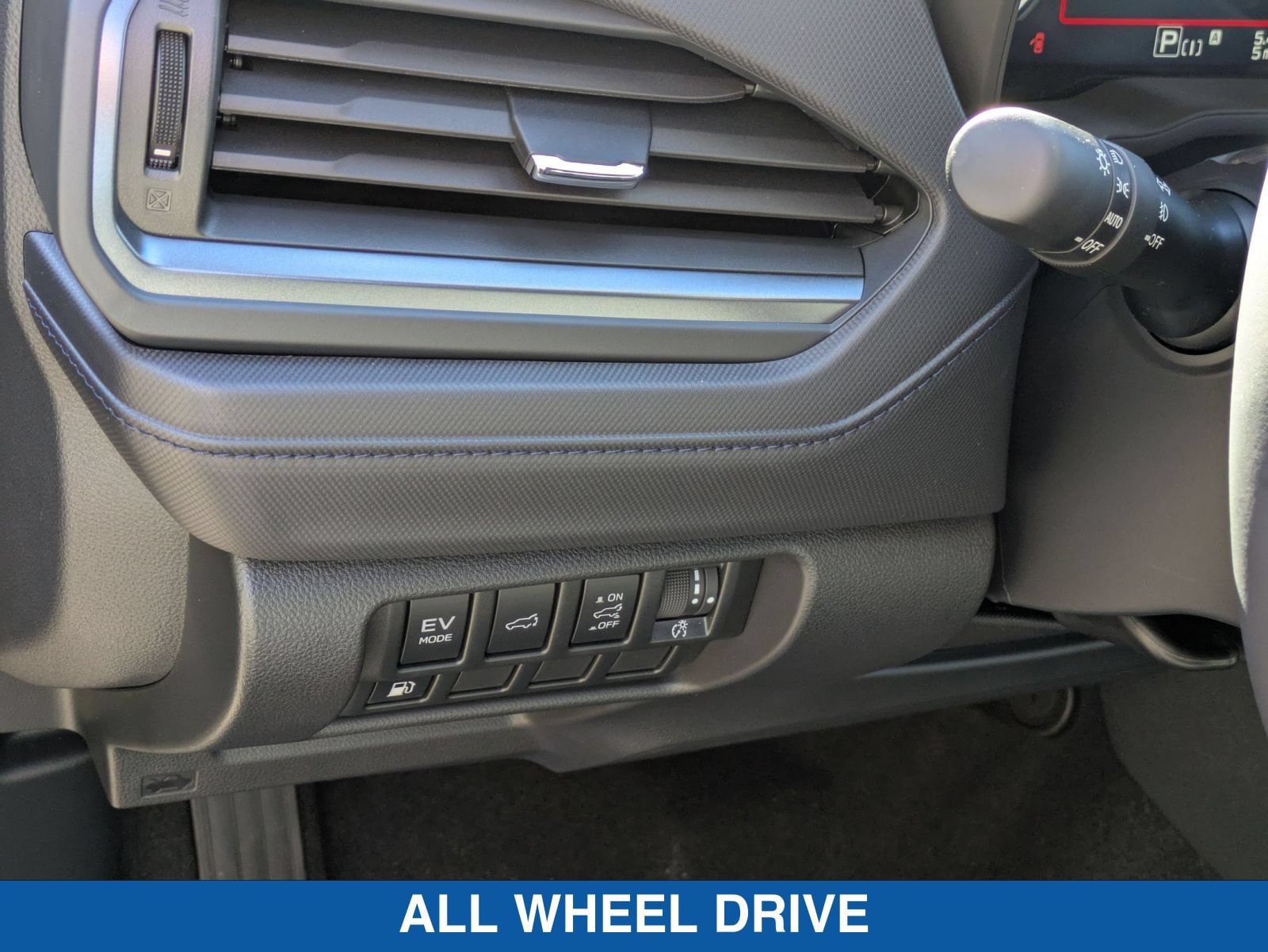 Used 2025 Subaru Forester Limited AWD/4WD image 30