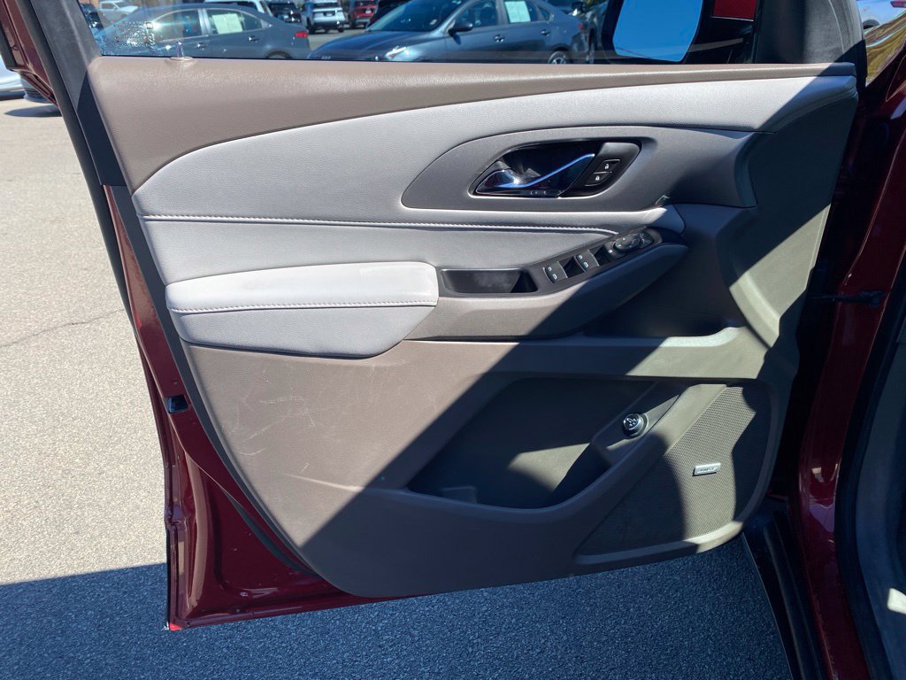 Used 2020 Chevrolet Traverse LT w/ LT Premium Package FWD image 9