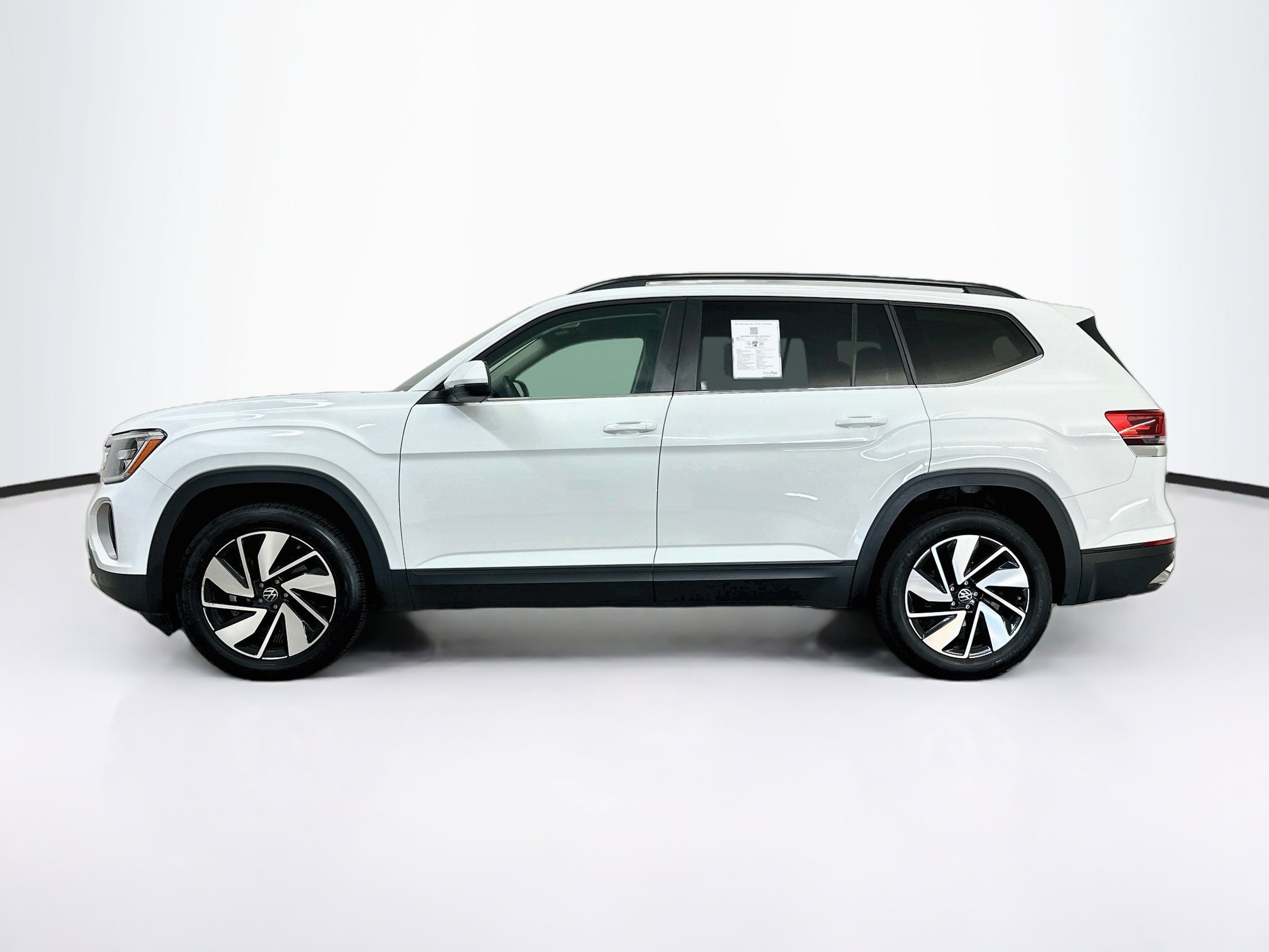Used 2025 Volkswagen Atlas SE AWD/4WD image 4