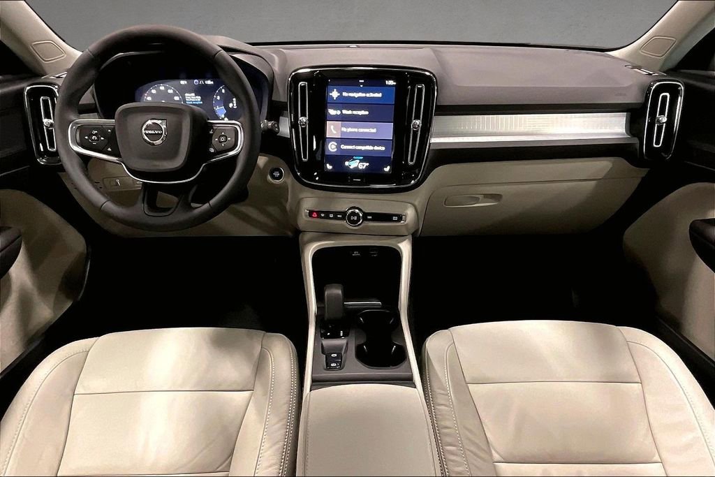 Used 2022 Volvo XC40 T5 Momentum w/ Climate Package AWD/4WD image 7