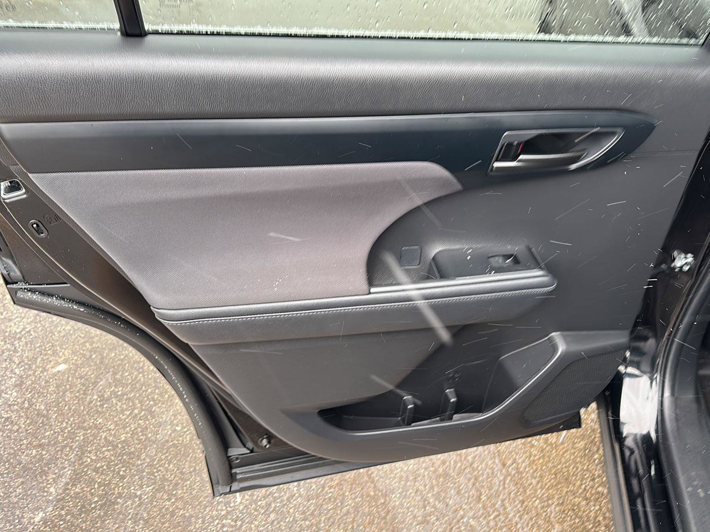 Used 2023 Toyota Highlander LE image 19