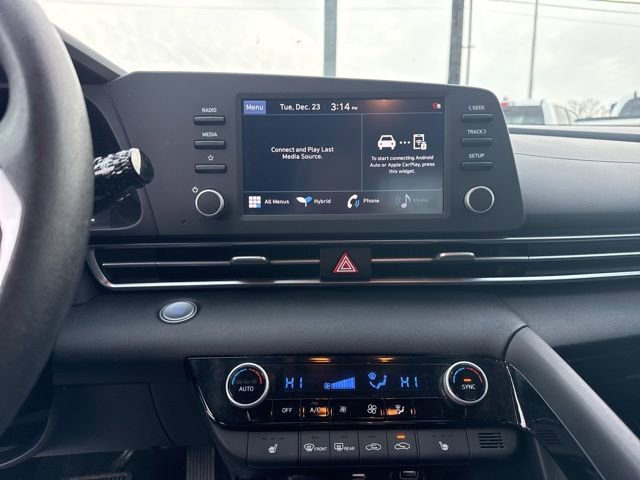 Used 2021 Hyundai Elantra Blue image 24