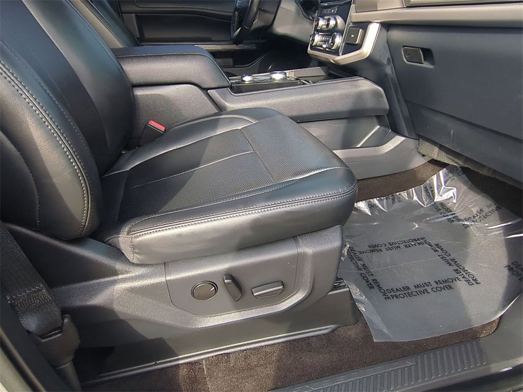 Used 2022 Ford Expedition XLT image 25