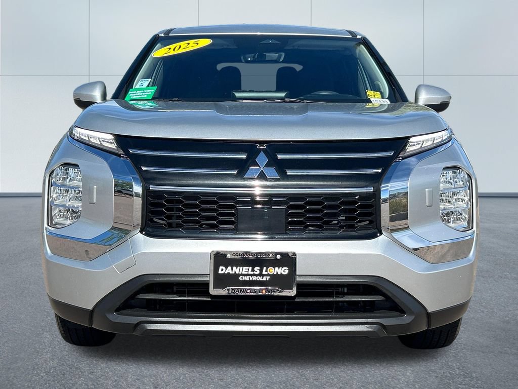 Used 2025 Mitsubishi Outlander ES AWD/4WD image 3