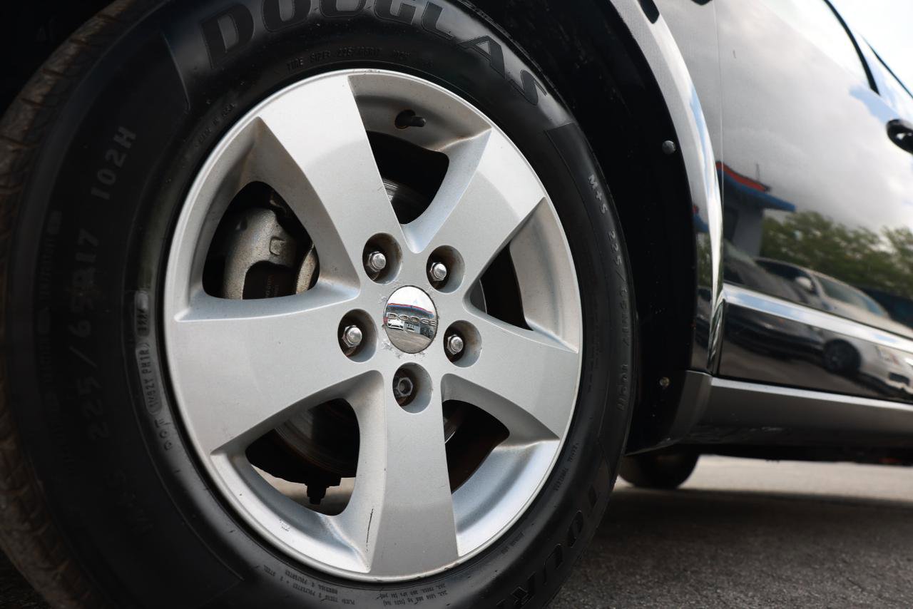 Used 2012 Dodge Journey SXT w/ Flexible Seating Group image 33