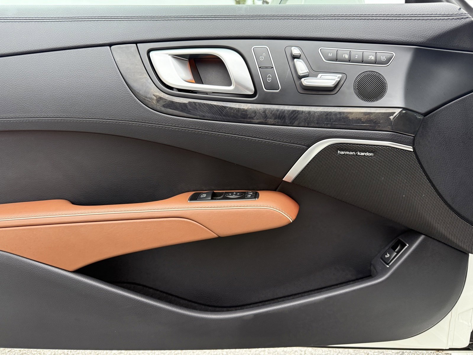 Used 2017 Mercedes-Benz SL 550 image 36