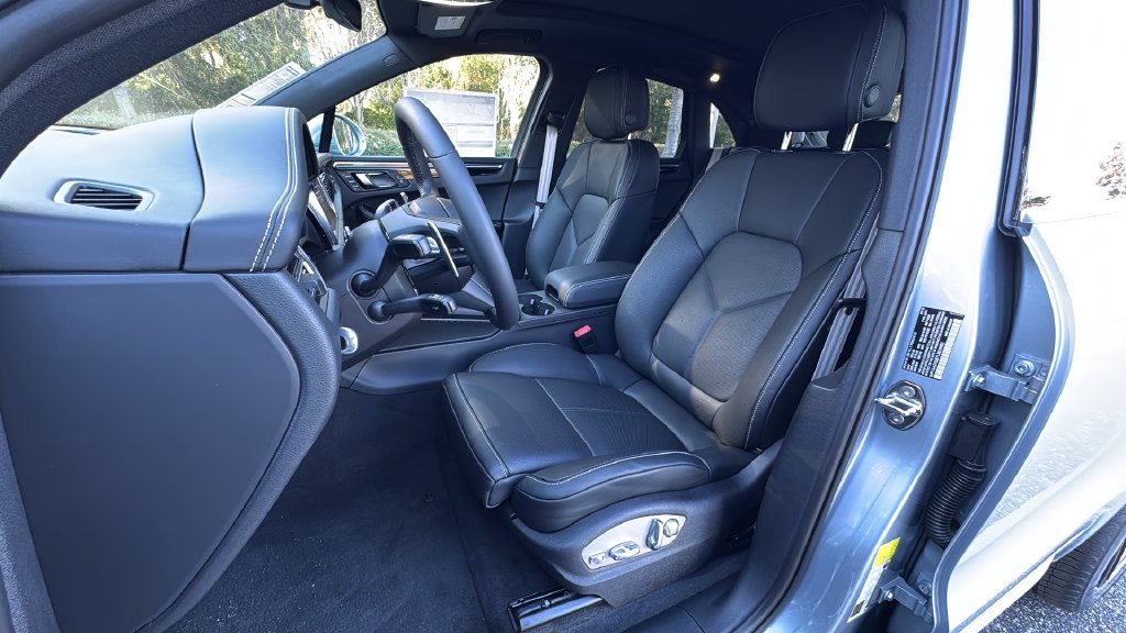 New 2026 Porsche Macan AWD/4WD image 5