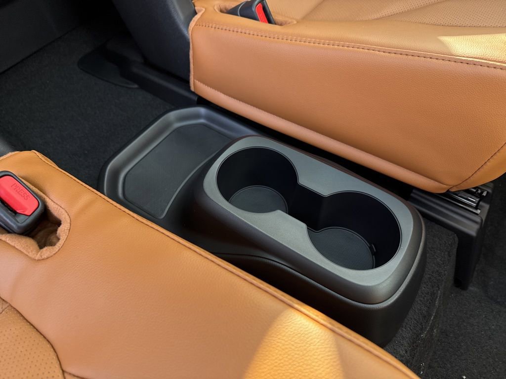 New 2025 Toyota Highlander Platinum image 16