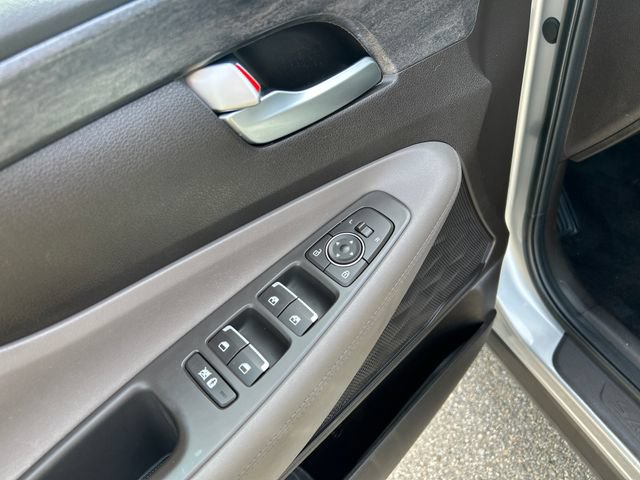 Used 2020 Hyundai Santa Fe SEL FWD image 13
