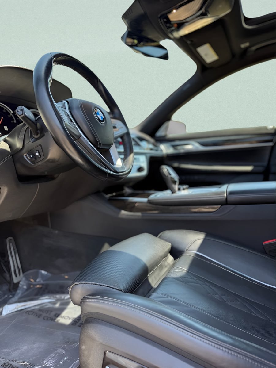 Used 2019 BMW 750i xDrive w/ Executive Package AWD/4WD image 9