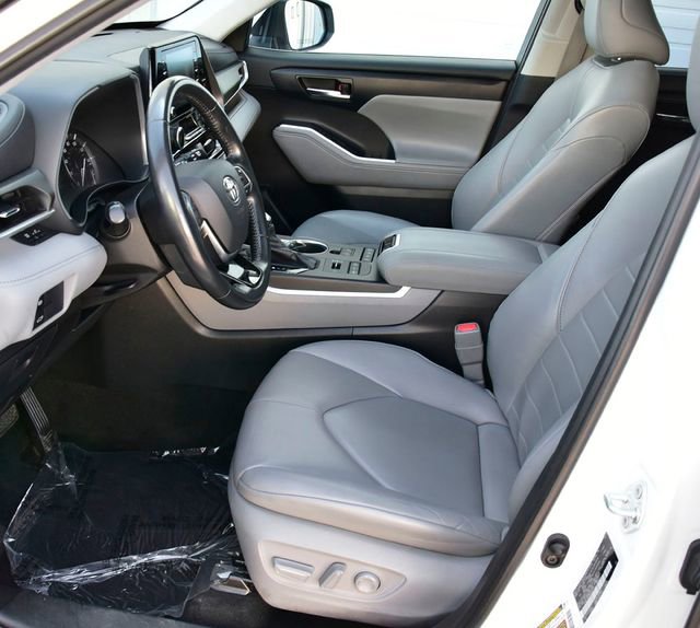 Used 2021 Toyota Highlander XLE AWD/4WD image 12
