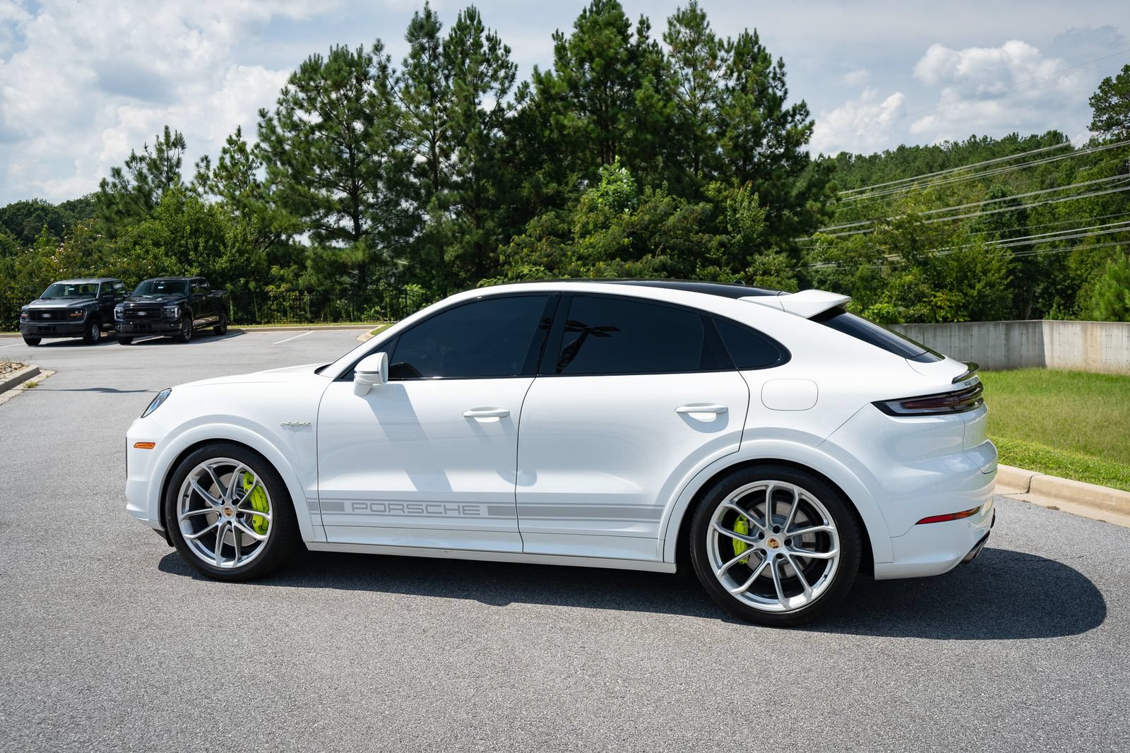 Used 2024 Porsche Cayenne S AWD/4WD image 17